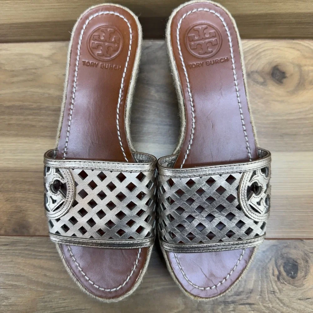 Tory Burch Thatched Perf Wedge Sandals 6.5 Gold Espadrilles Slides